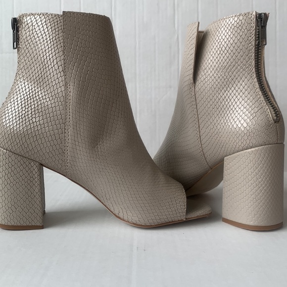 Matisse Melaney Ivory/Taupe Snake Open-Toe Bootie EUC!! Size 7 - Picture 3 of 14